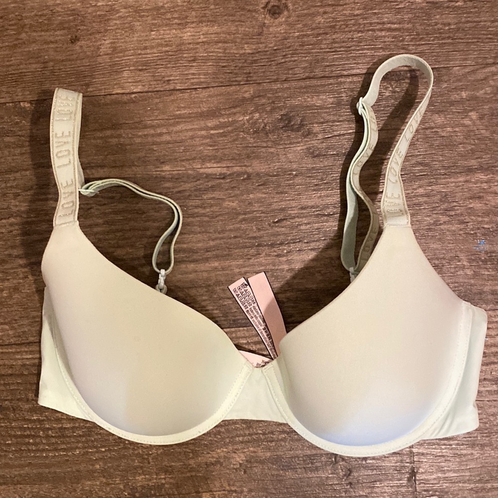 Victoria’s Secret t-shirt lightly lined demi bra 32D